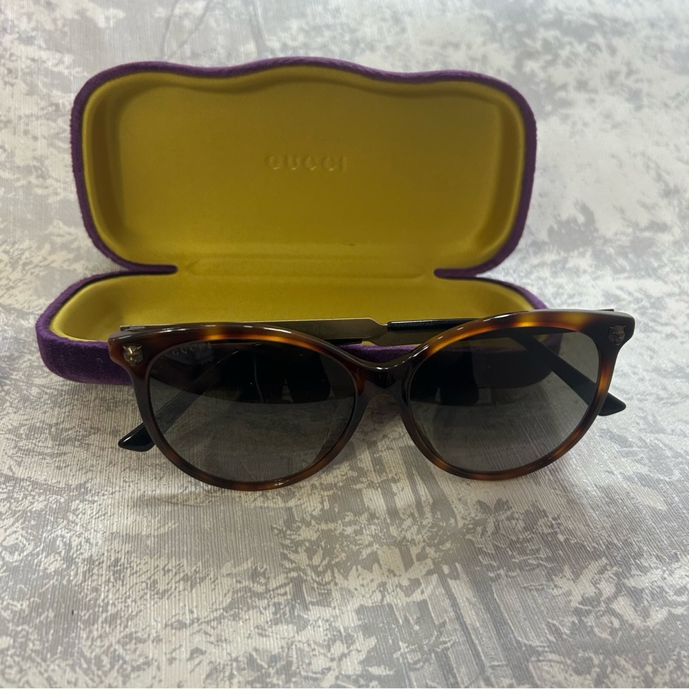Gucci GG223SK 005 Sunglasses with Protective Case